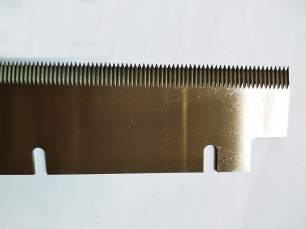toothed knife